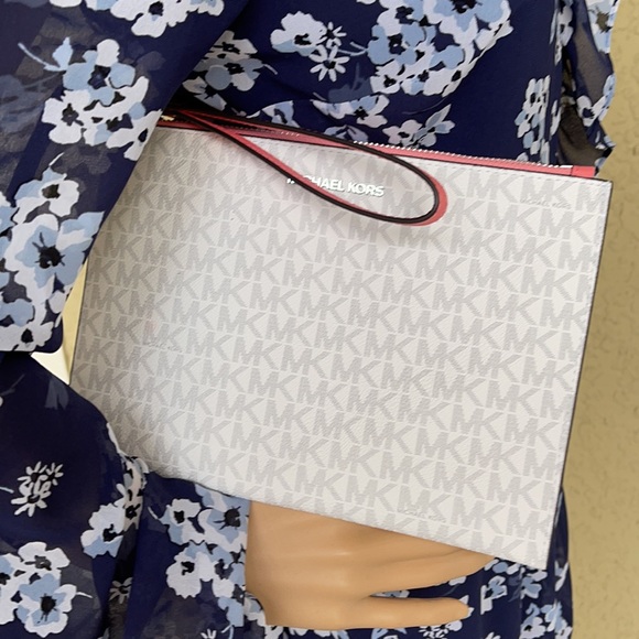 Michael Kors Jet Set Travel XL Zip Clutch Wristlet - Picture 16 of 16